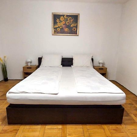 The Home Хунедоара Екстериор снимка